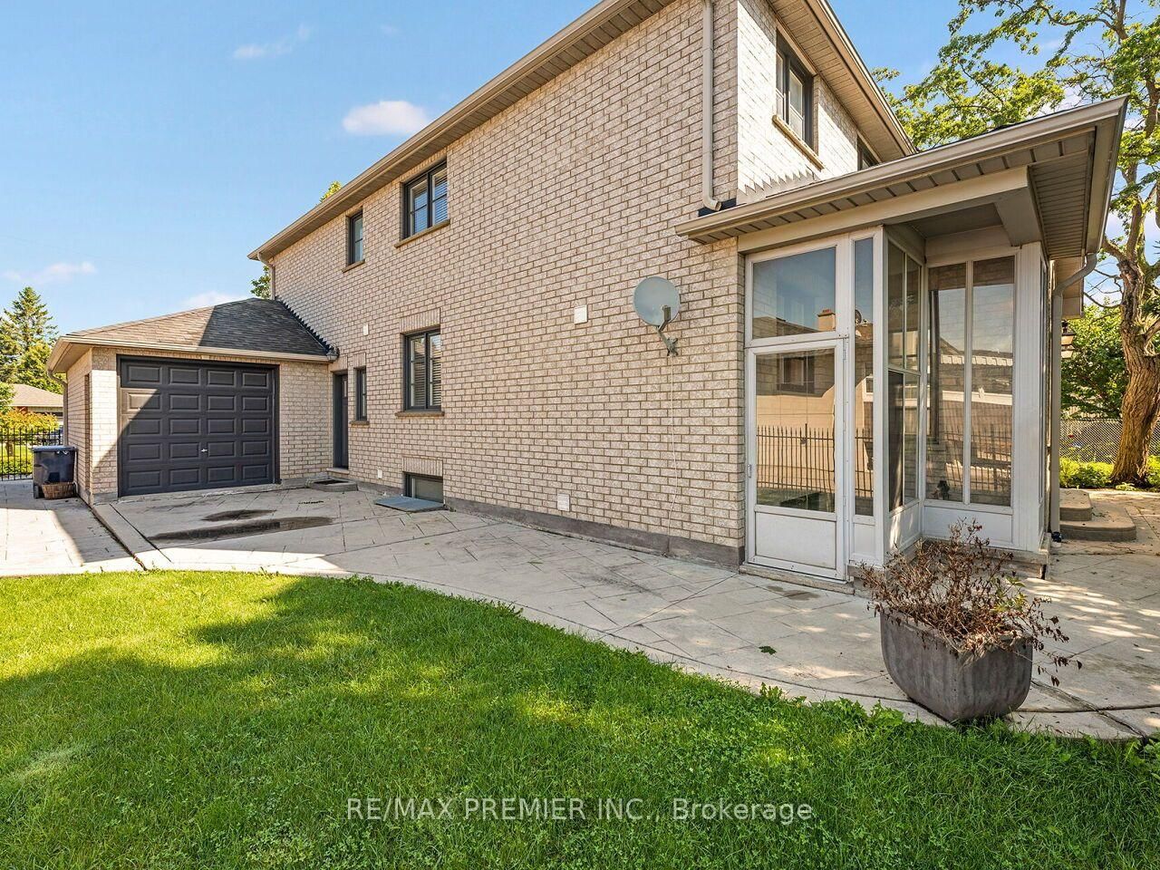 27 Gaydon Avenue • Toronto, ON photo 35