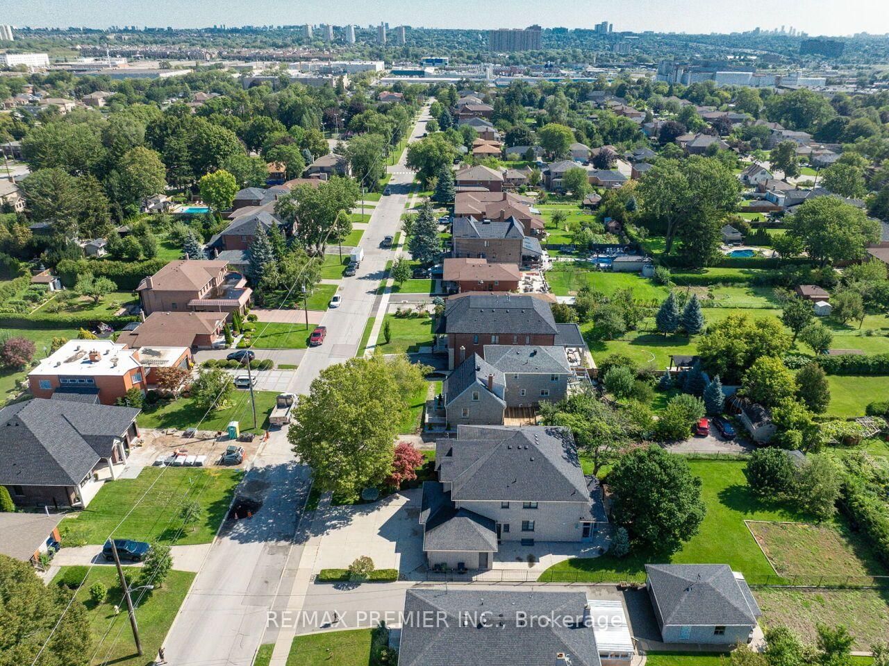 27 Gaydon Avenue • Toronto, ON photo 39