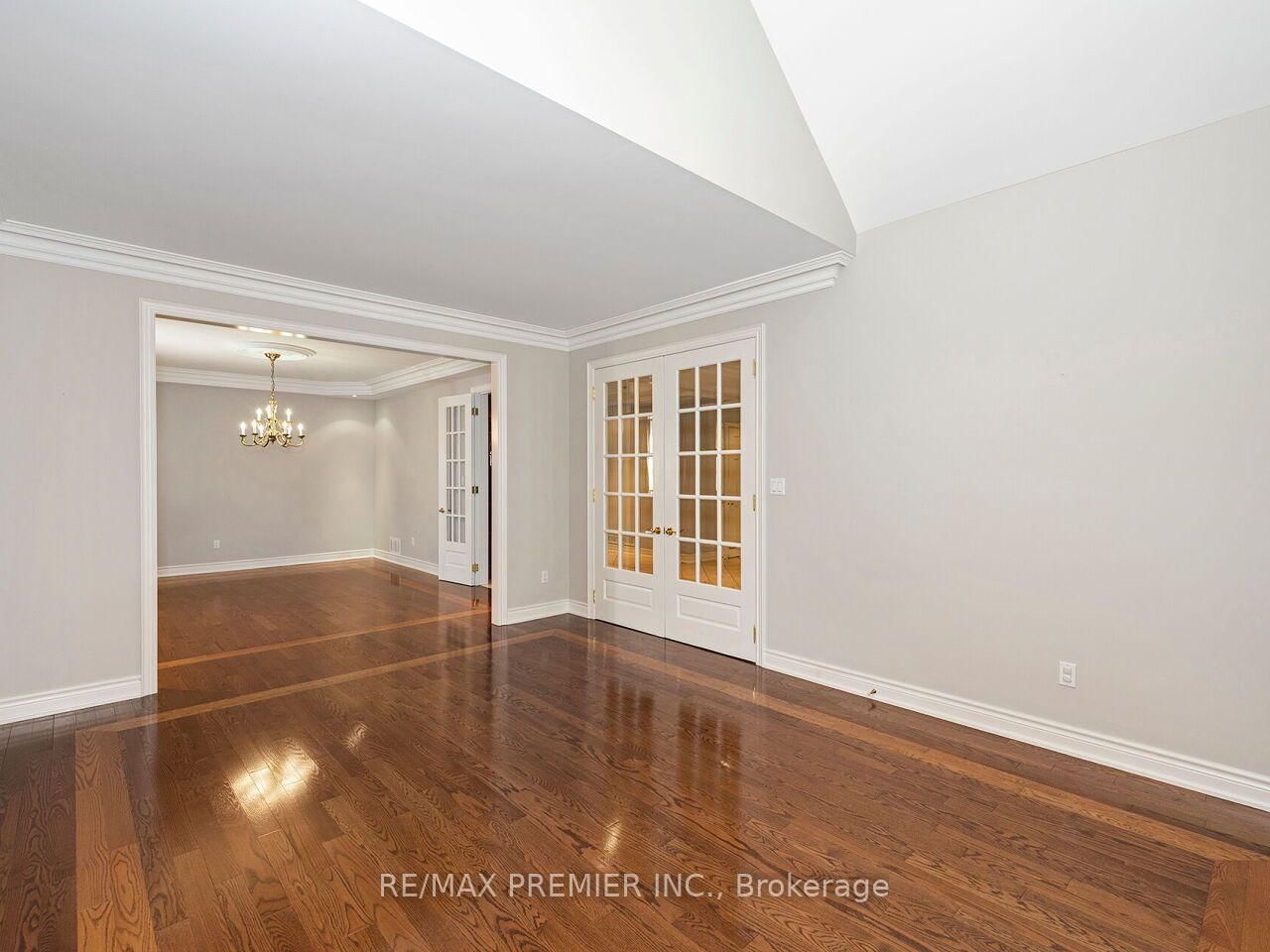 27 Gaydon Avenue • Toronto, ON photo 4