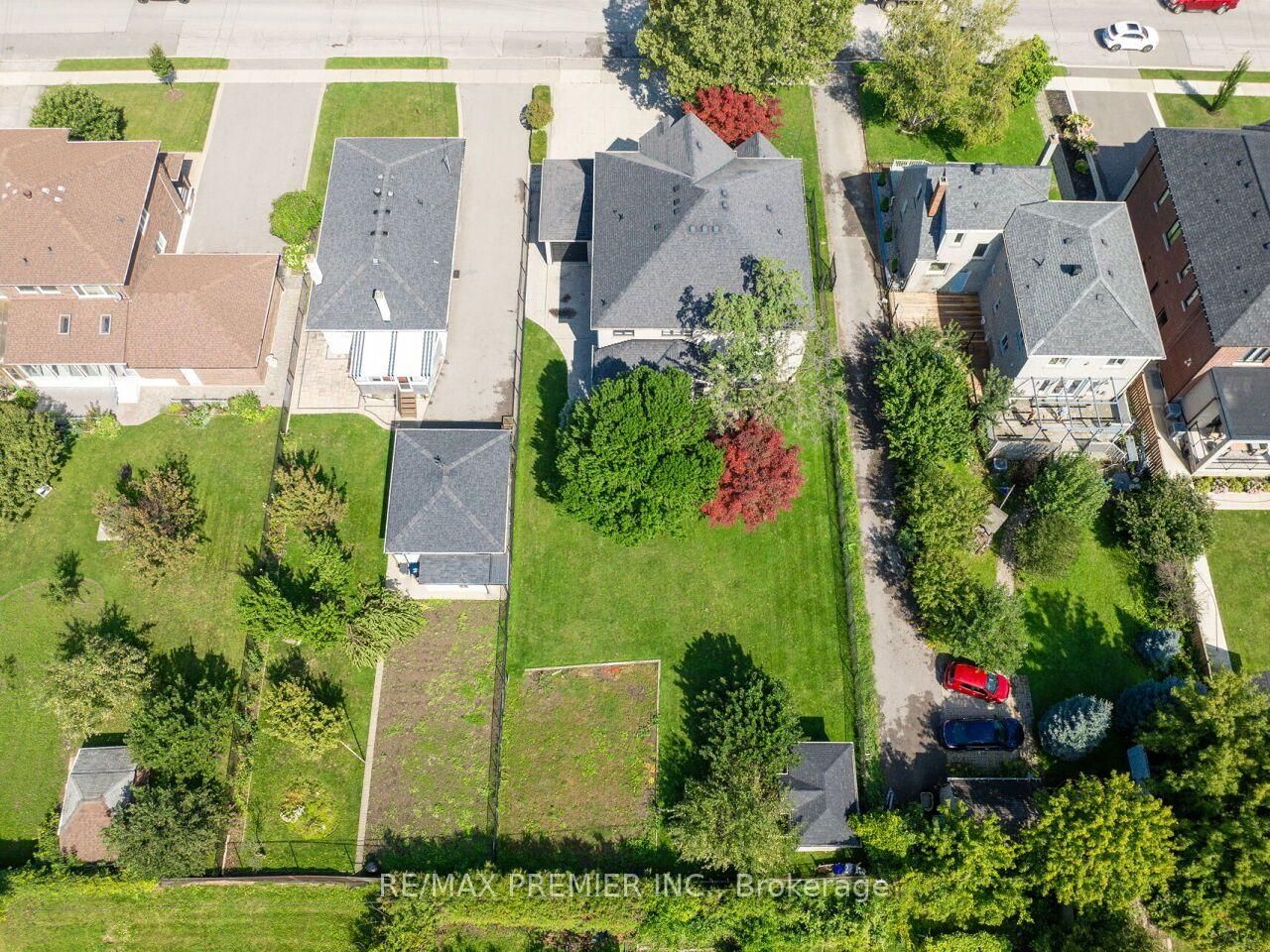 27 Gaydon Avenue • Toronto, ON photo 43