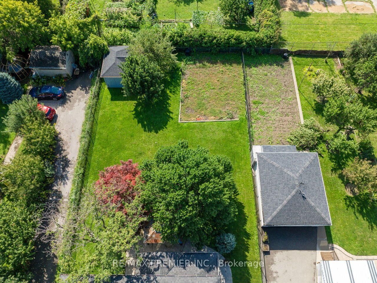 27 Gaydon Avenue • Toronto, ON photo 45