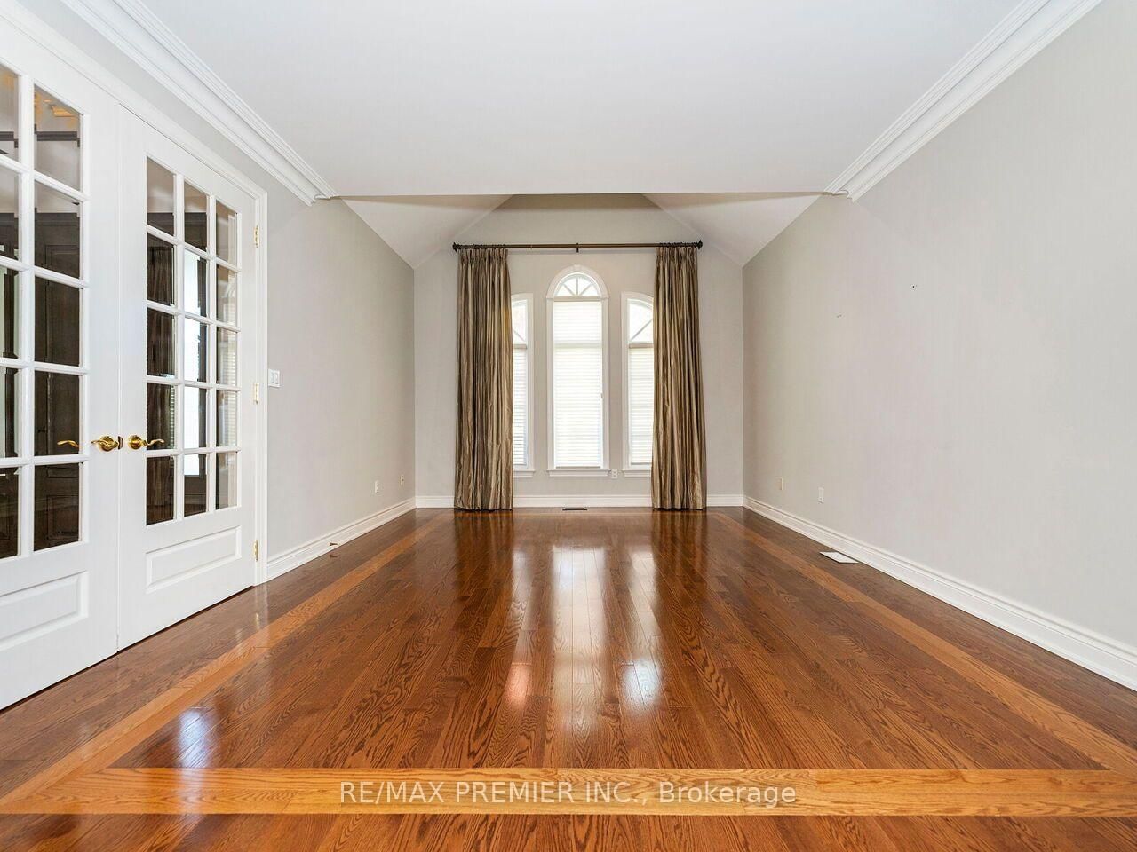 27 Gaydon Avenue • Toronto, ON photo 5