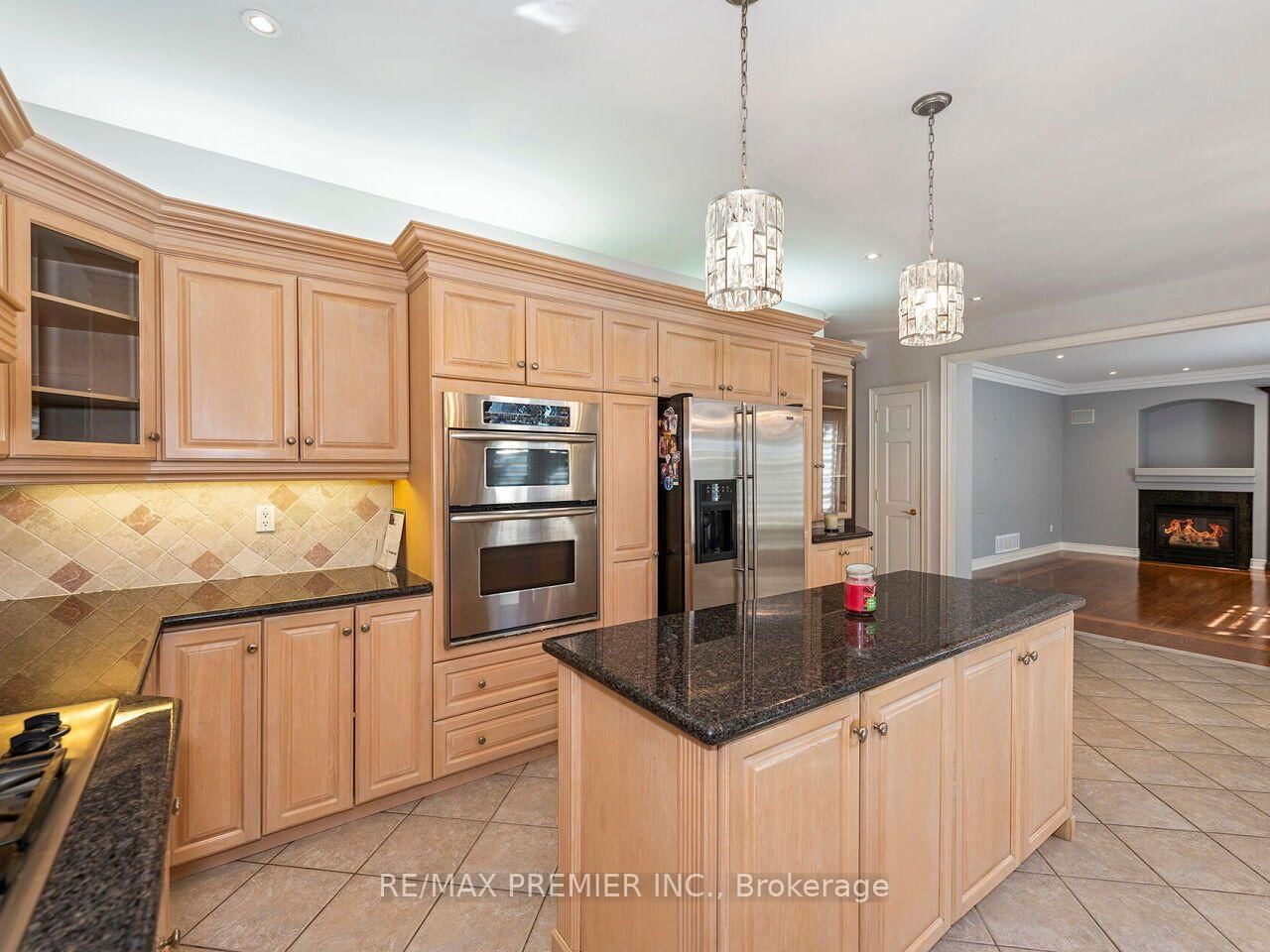 27 Gaydon Avenue • Toronto, ON photo 8