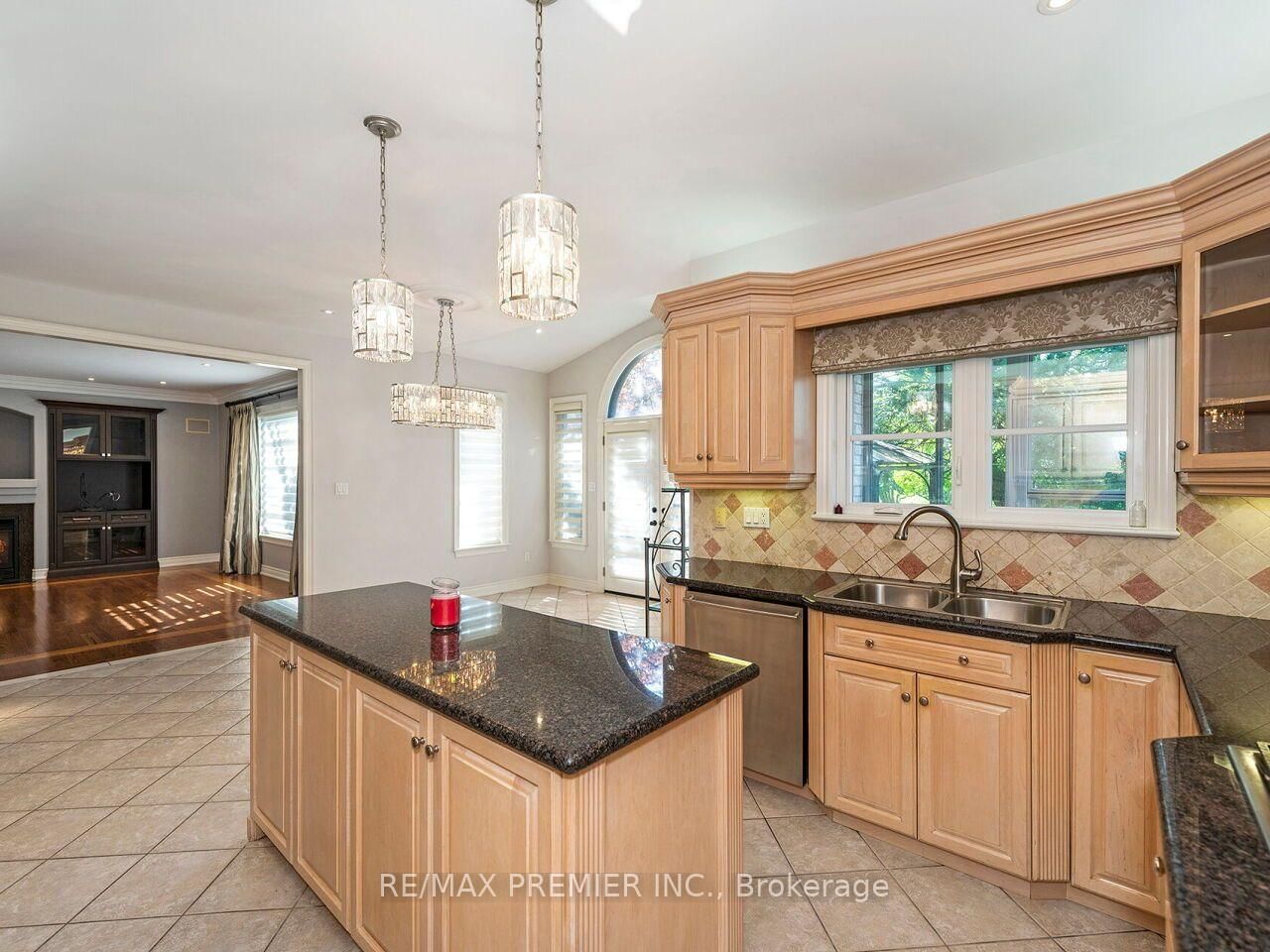 27 Gaydon Avenue • Toronto, ON photo 9