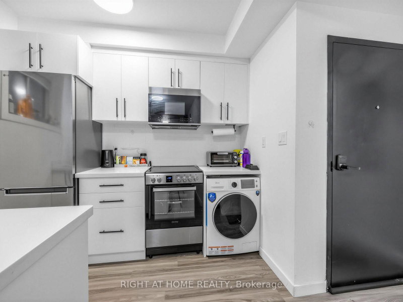 1 - 148 Glenlake Avenue