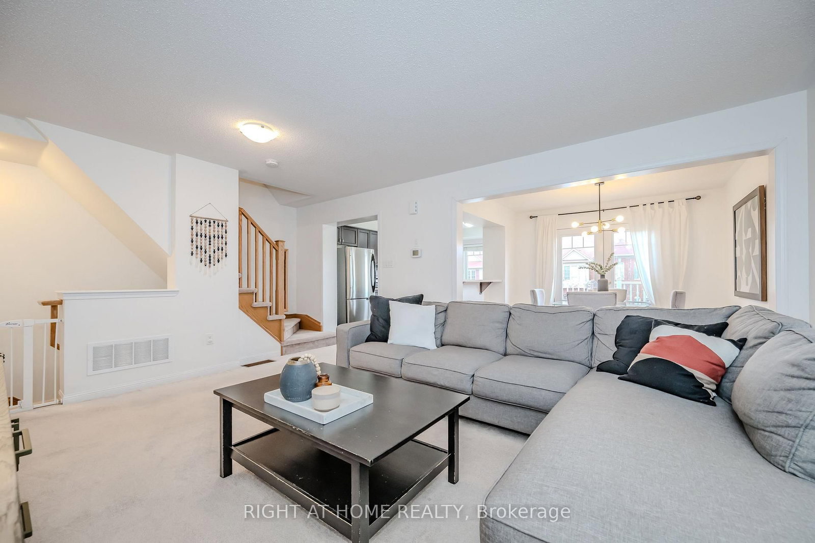 525 Cavanagh Lane • Milton, ON photo 11