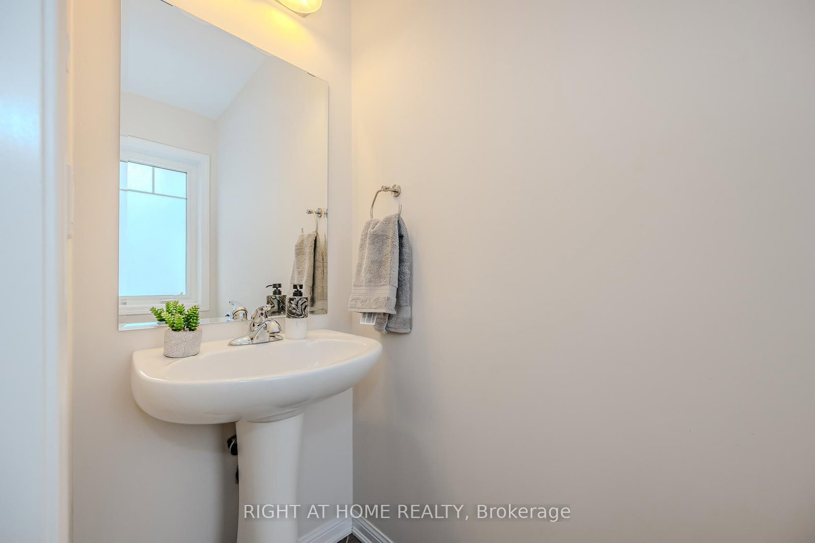 525 Cavanagh Lane • Milton, ON photo 24