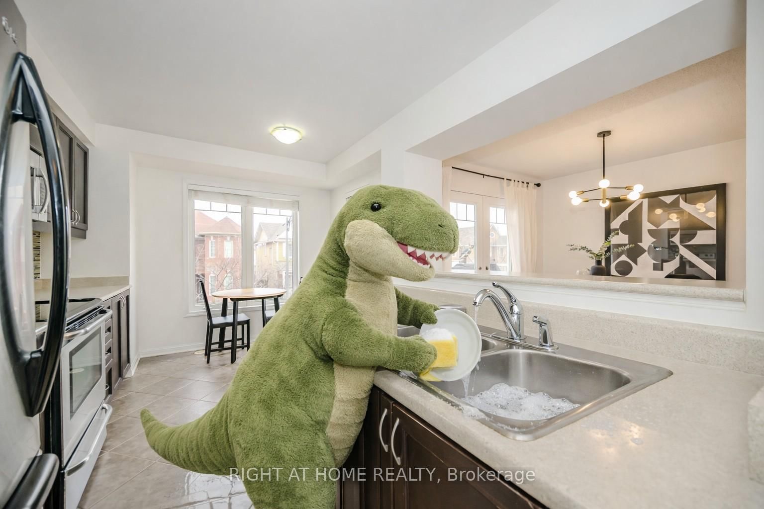 525 Cavanagh Lane • Milton, ON photo 4