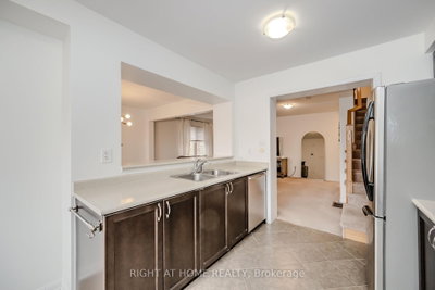 525 Cavanagh Lane • Milton, ON photo 6