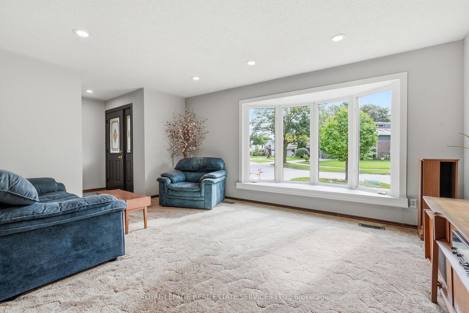 60 Bowshelm Court • Mississauga, ON photo 5
