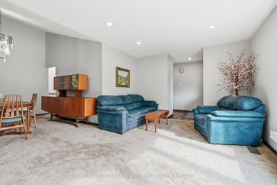 60 Bowshelm Court • Mississauga, ON photo 6
