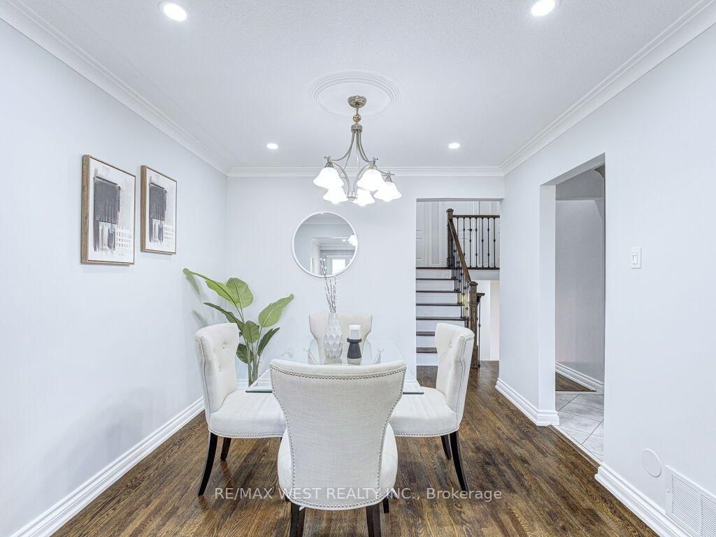17 Cabana Drive • Toronto, ON photo 11