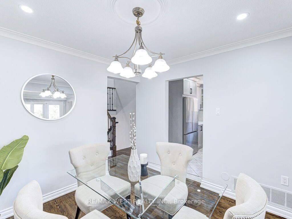 17 Cabana Drive • Toronto, ON photo 12