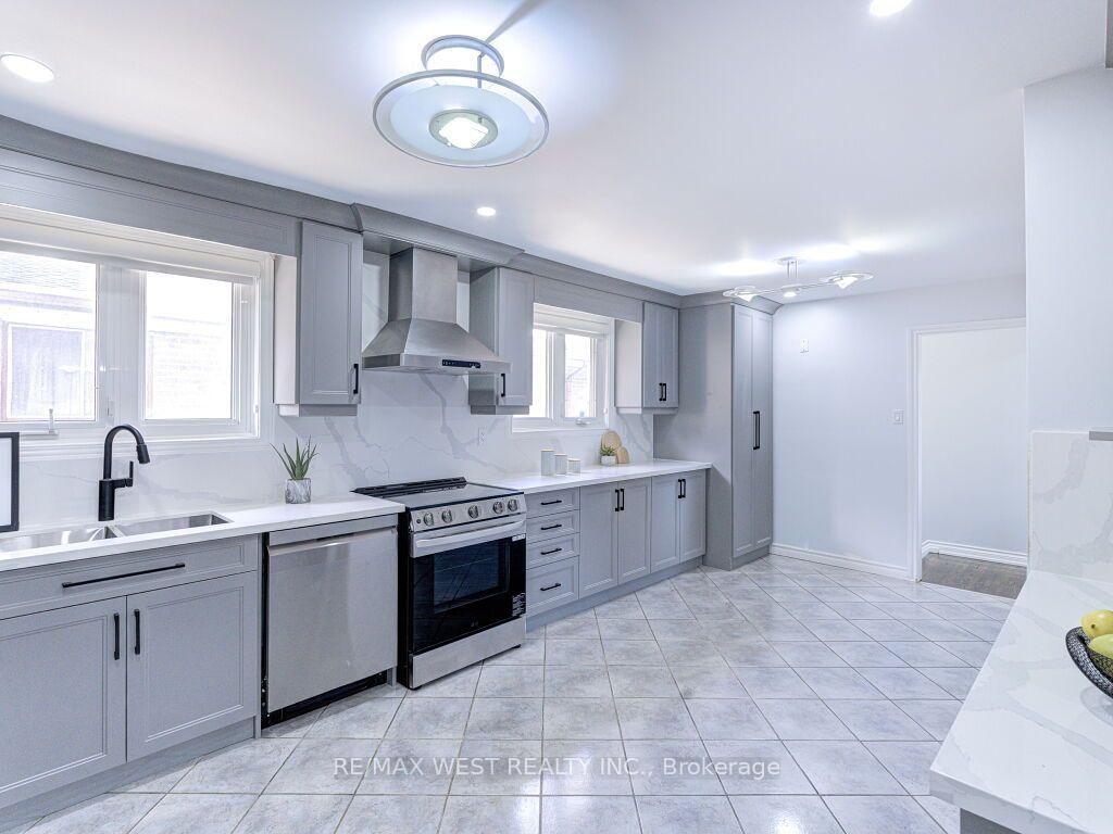 17 Cabana Drive • Toronto, ON photo 15