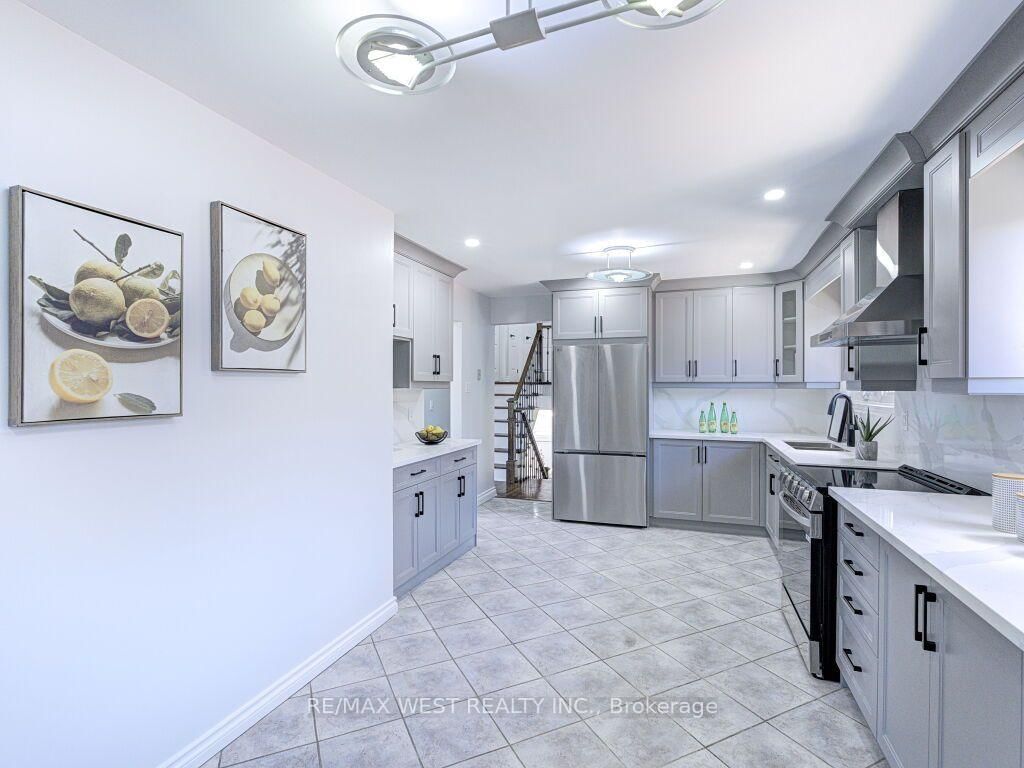 17 Cabana Drive • Toronto, ON photo 17