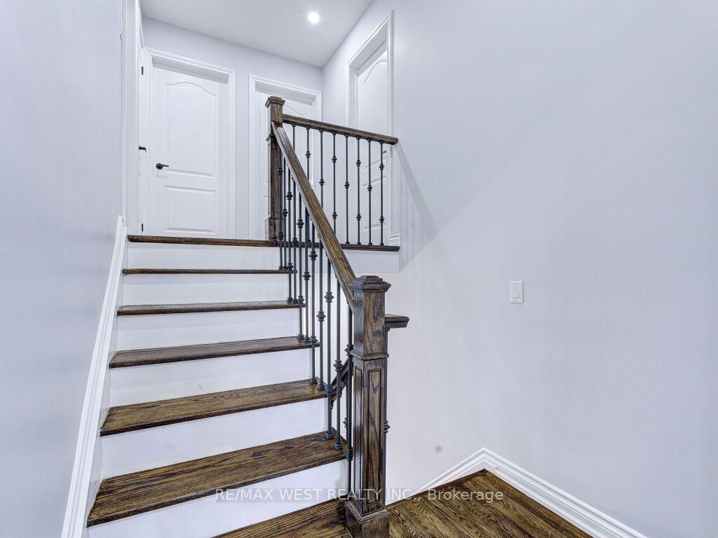 17 Cabana Drive • Toronto, ON photo 22