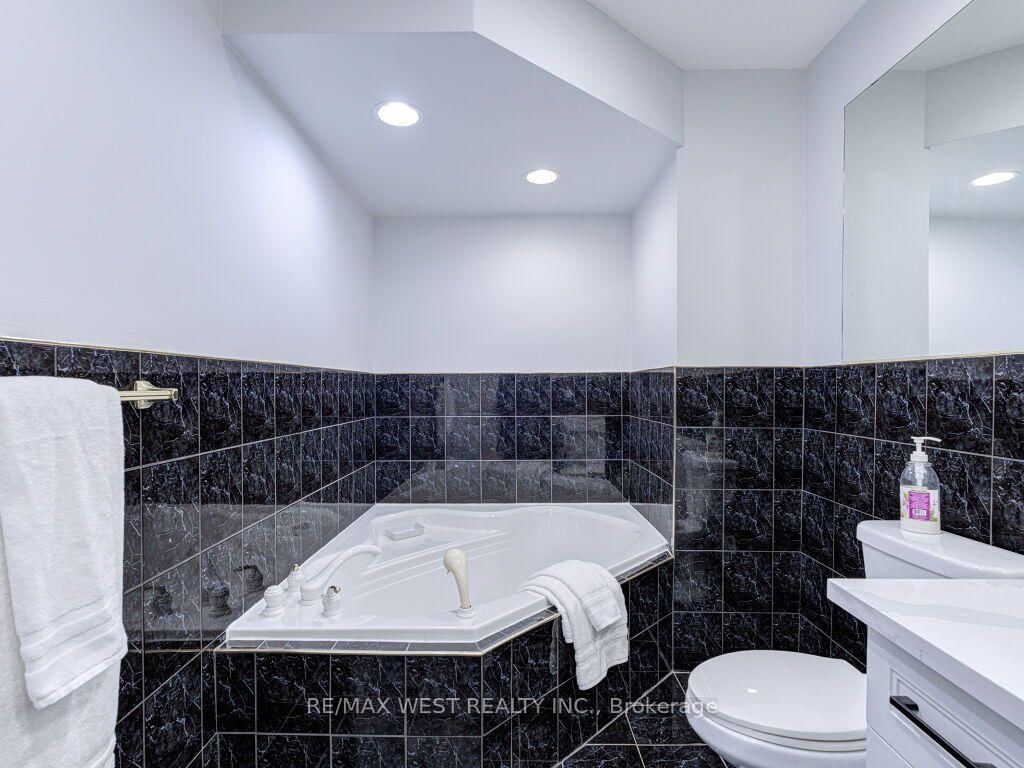 17 Cabana Drive • Toronto, ON photo 31