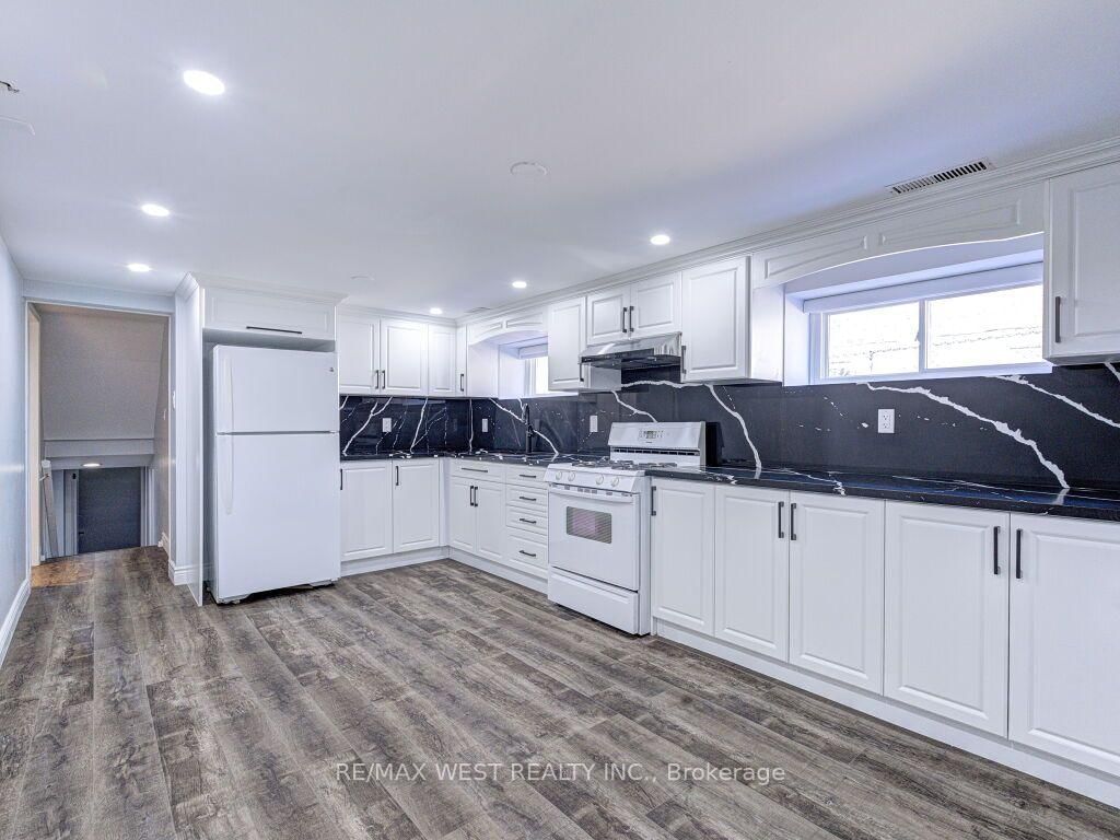 17 Cabana Drive • Toronto, ON photo 41