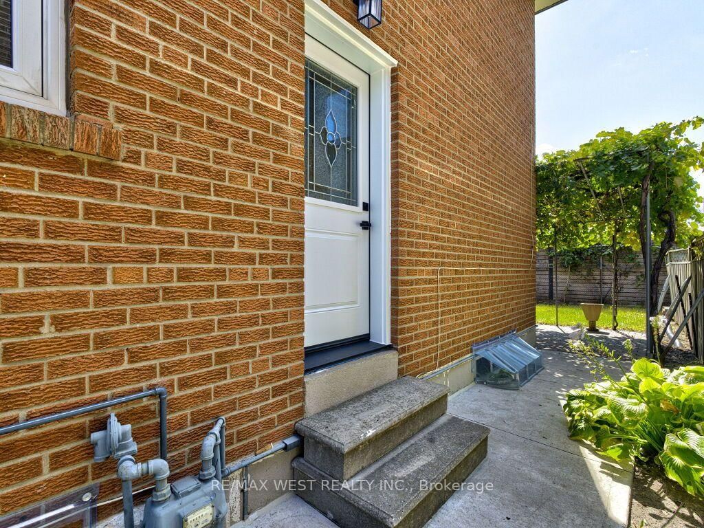 17 Cabana Drive • Toronto, ON photo 46