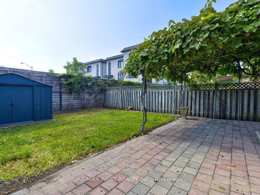 17 Cabana Drive • Toronto, ON photo 47