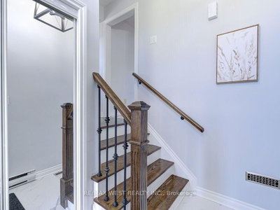 17 Cabana Drive • Toronto, ON photo 6