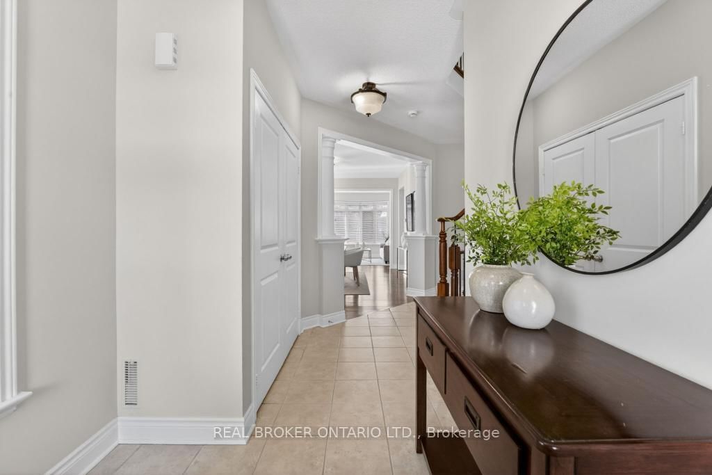 12 Lookout Court • Halton Hills, ON photo 4