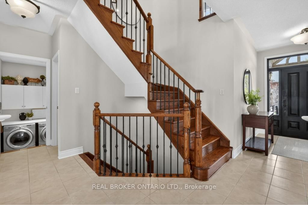 12 Lookout Court • Halton Hills, ON photo 5