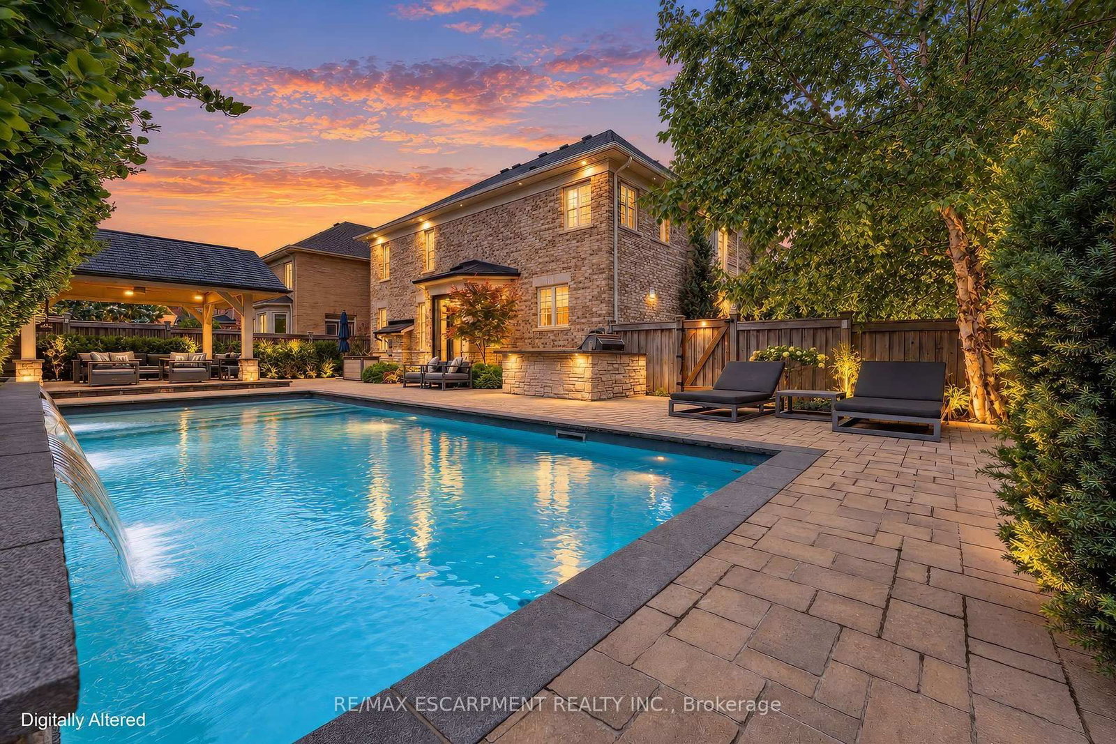 2234 Lyndhurst Drive • Oakville, ON photo 2