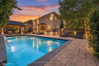 2234 Lyndhurst Drive • Oakville, ON photo 2