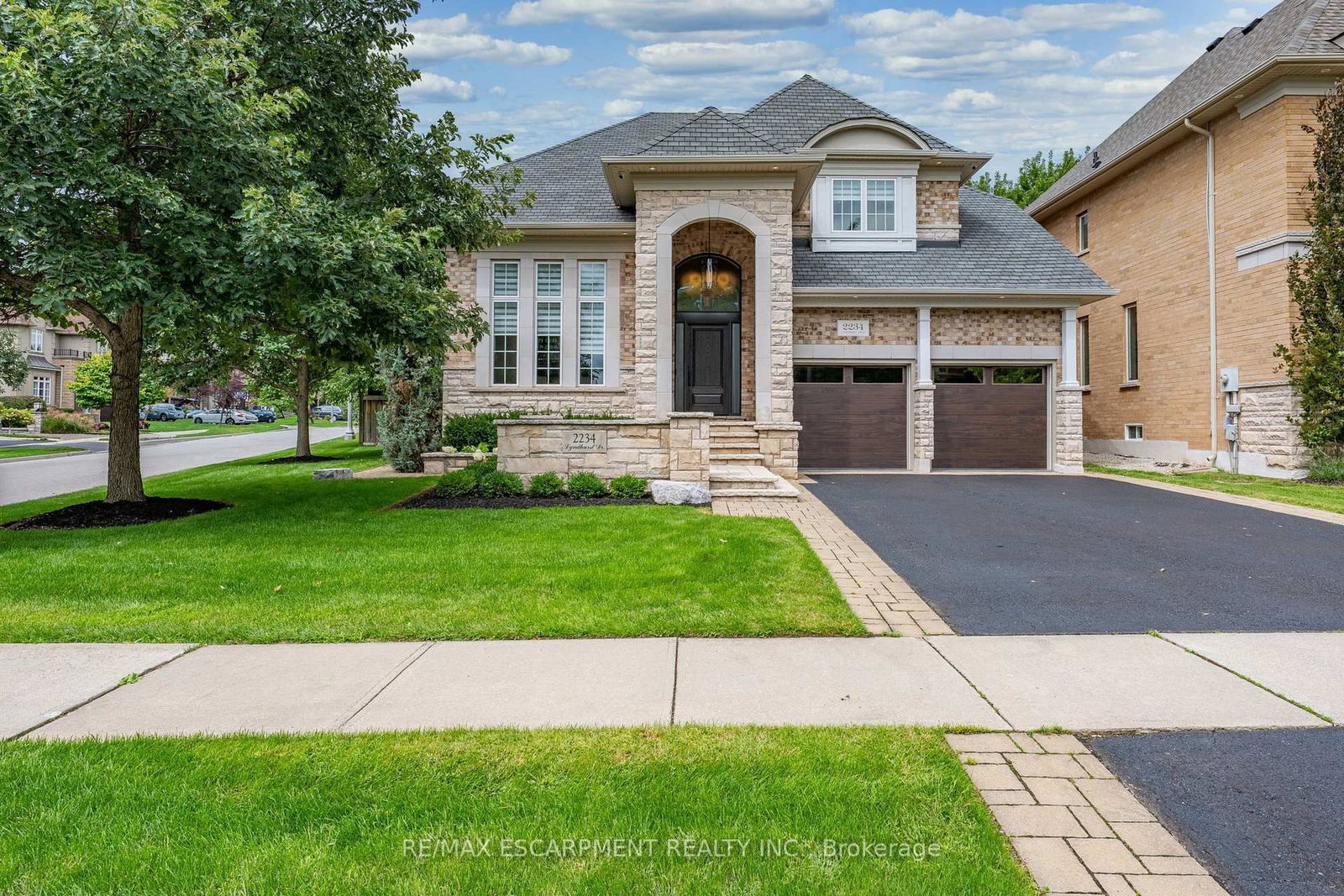 2234 Lyndhurst Drive • Oakville, ON photo 3