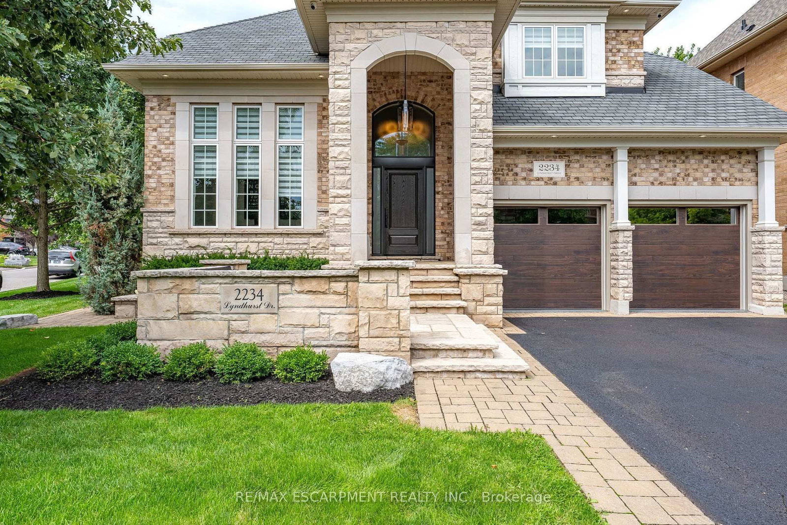 2234 Lyndhurst Drive • Oakville, ON photo 4