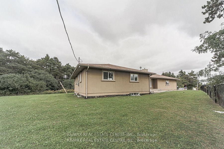 3024 Countryside Drive • Brampton, ON photo 9