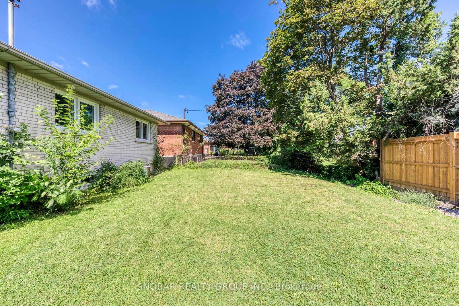 99 Sun Row Drive • Toronto, ON photo 35