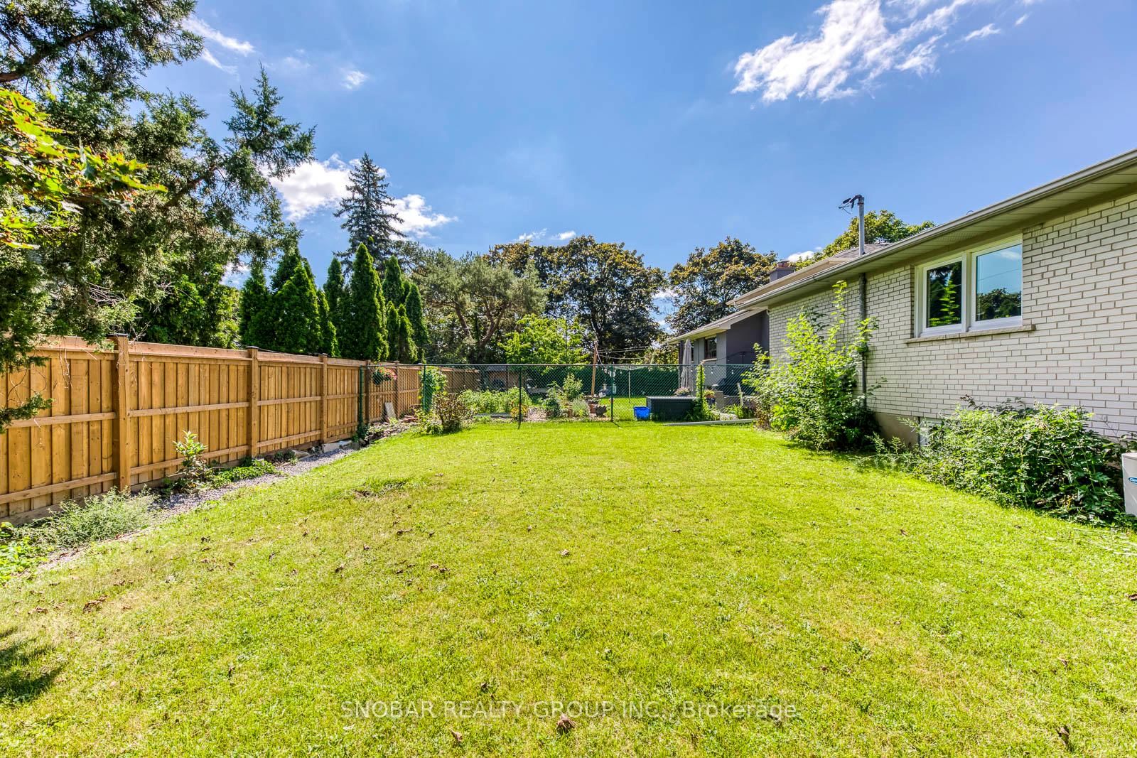 99 Sun Row Drive • Toronto, ON photo 37