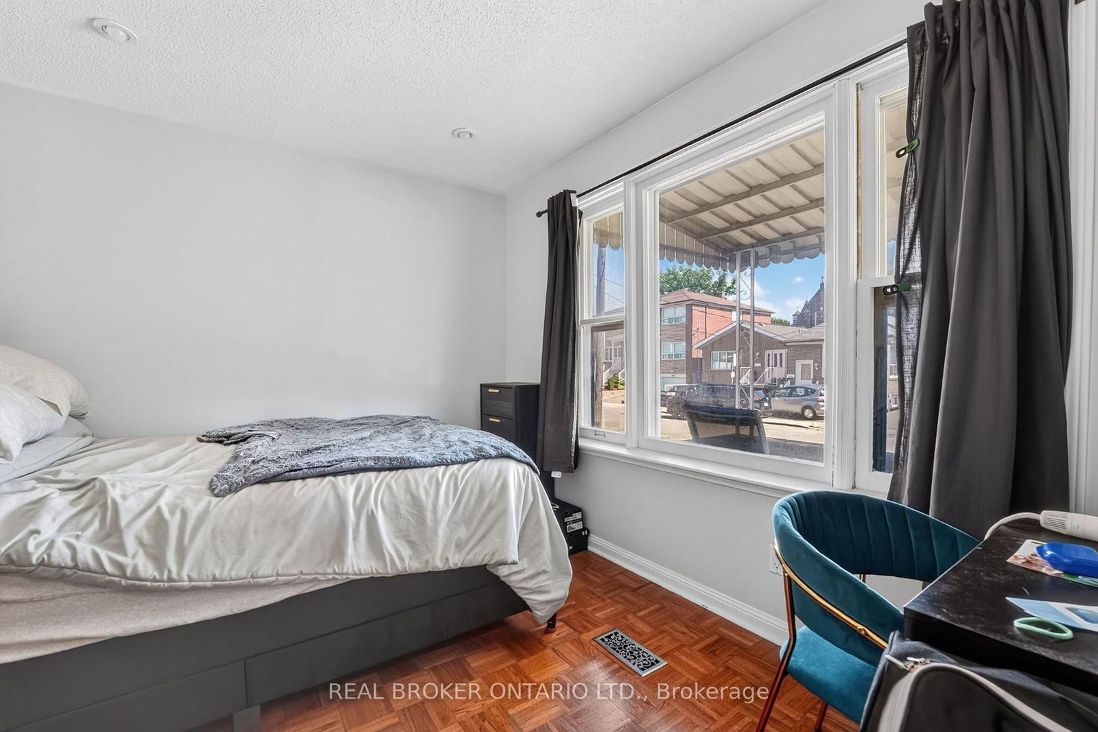 238 Chambers Avenue • Toronto, ON photo 13