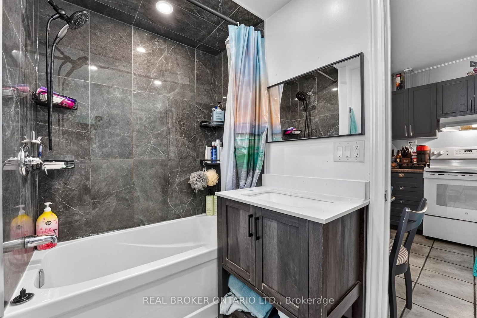 238 Chambers Avenue • Toronto, ON photo 23