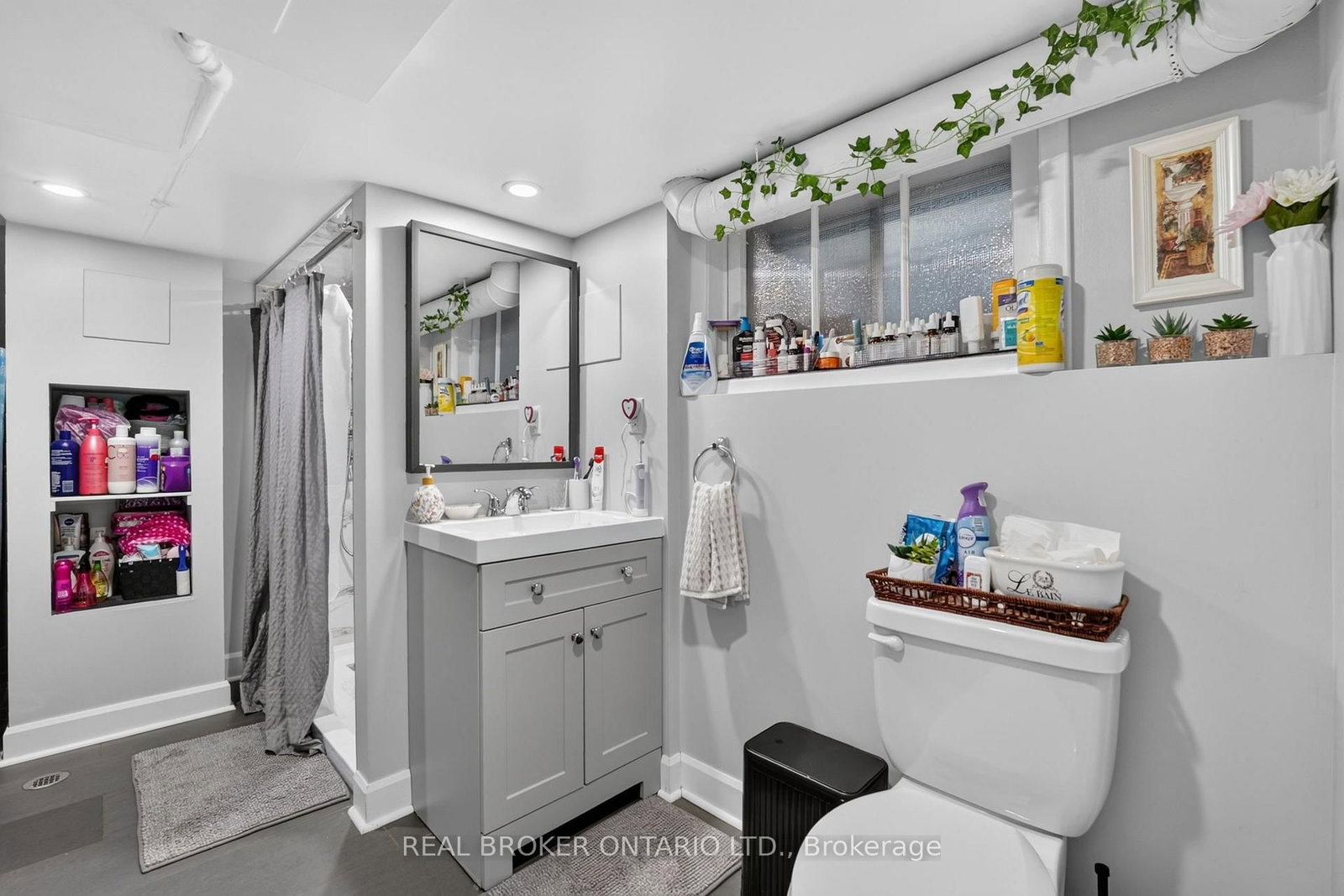 238 Chambers Avenue • Toronto, ON photo 35