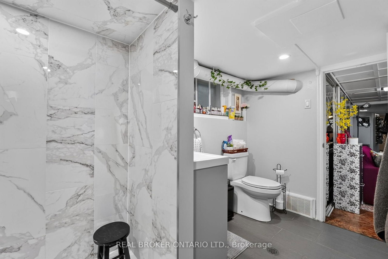 238 Chambers Avenue • Toronto, ON photo 37