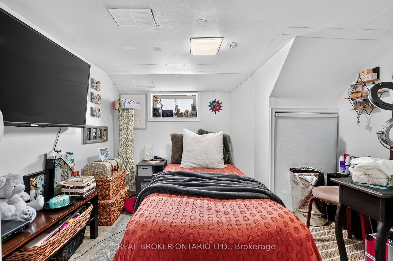 238 Chambers Avenue • Toronto, ON photo 41