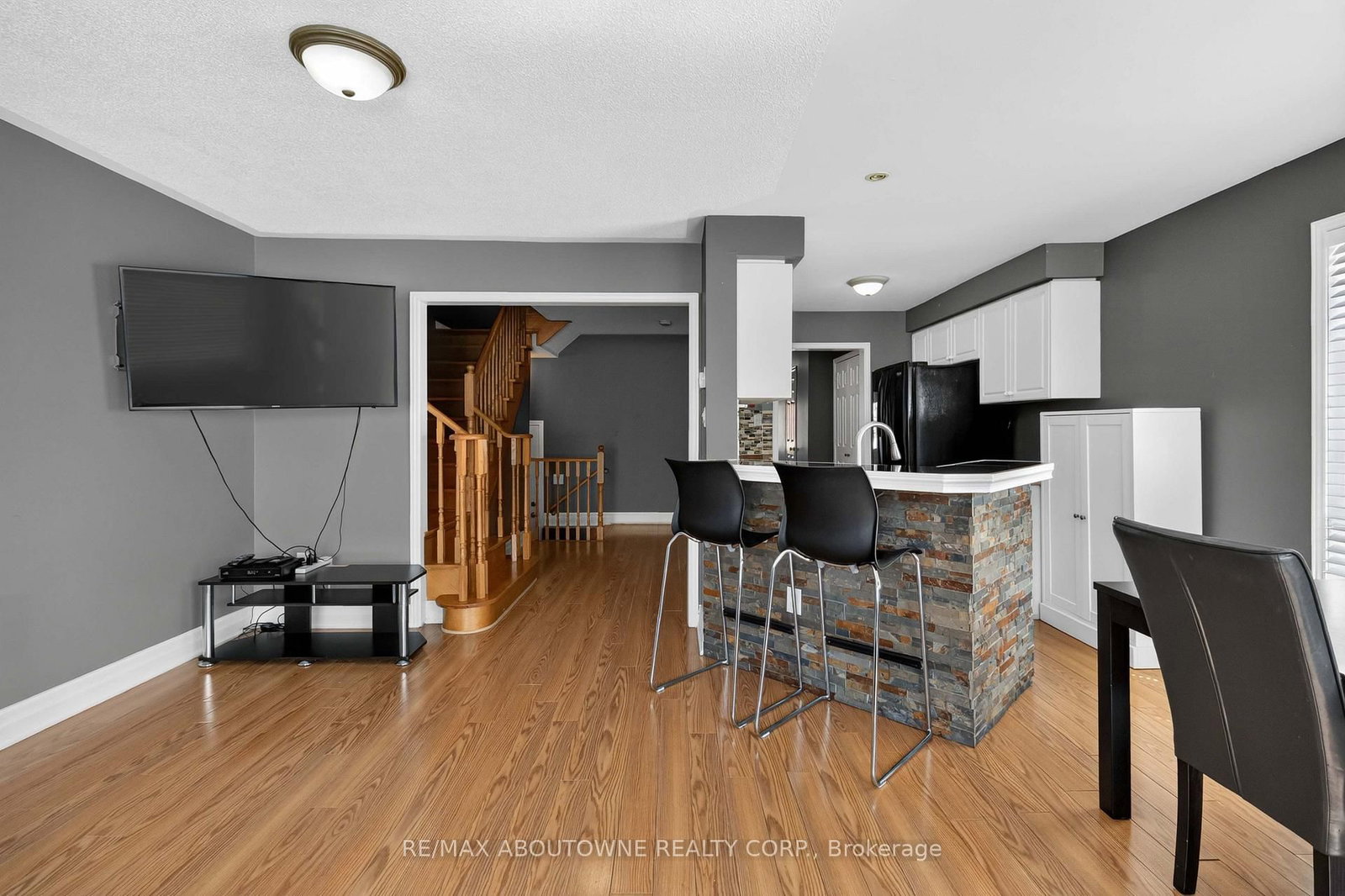 5233 Thornburn Drive • Burlington, ON photo 14
