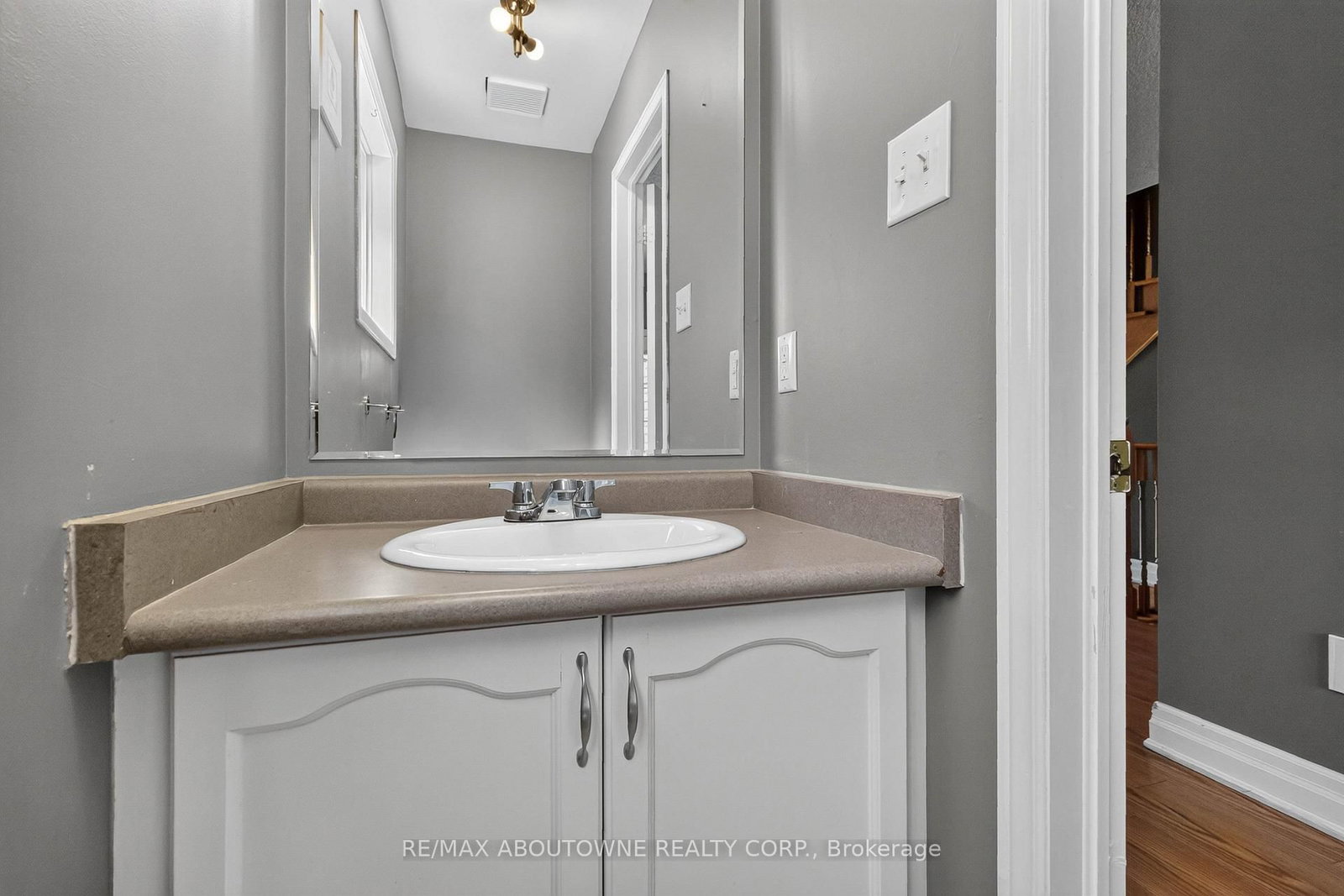 5233 Thornburn Drive • Burlington, ON photo 15