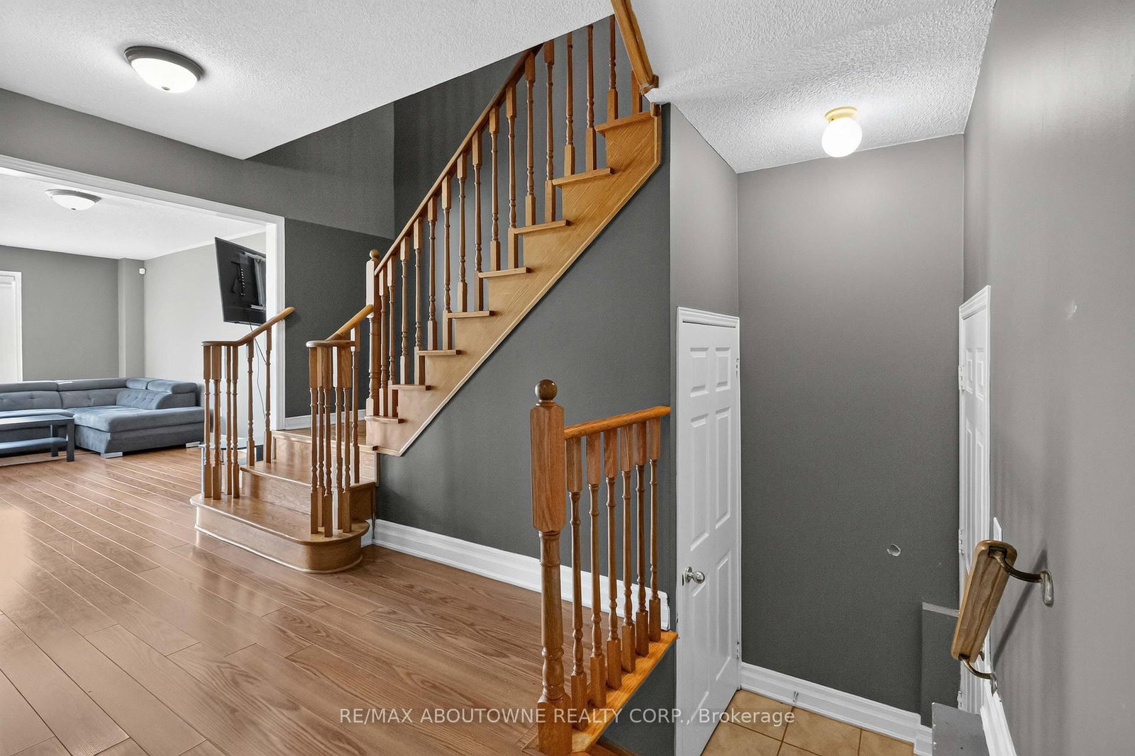 5233 Thornburn Drive • Burlington, ON photo 16