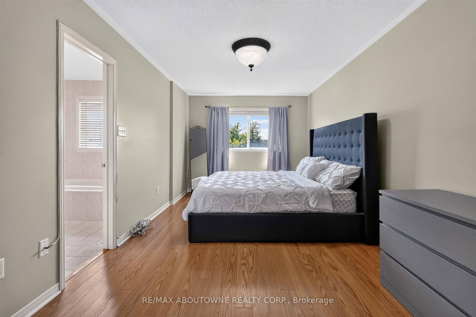 5233 Thornburn Drive • Burlington, ON photo 18