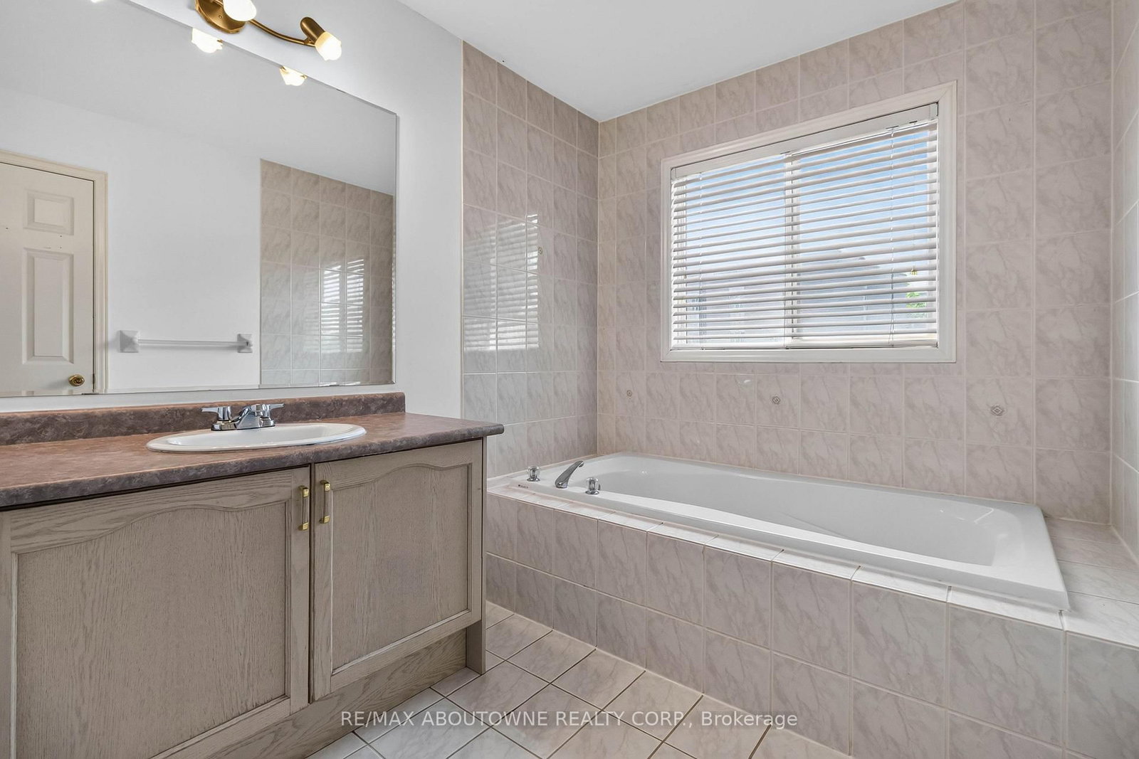 5233 Thornburn Drive • Burlington, ON photo 21