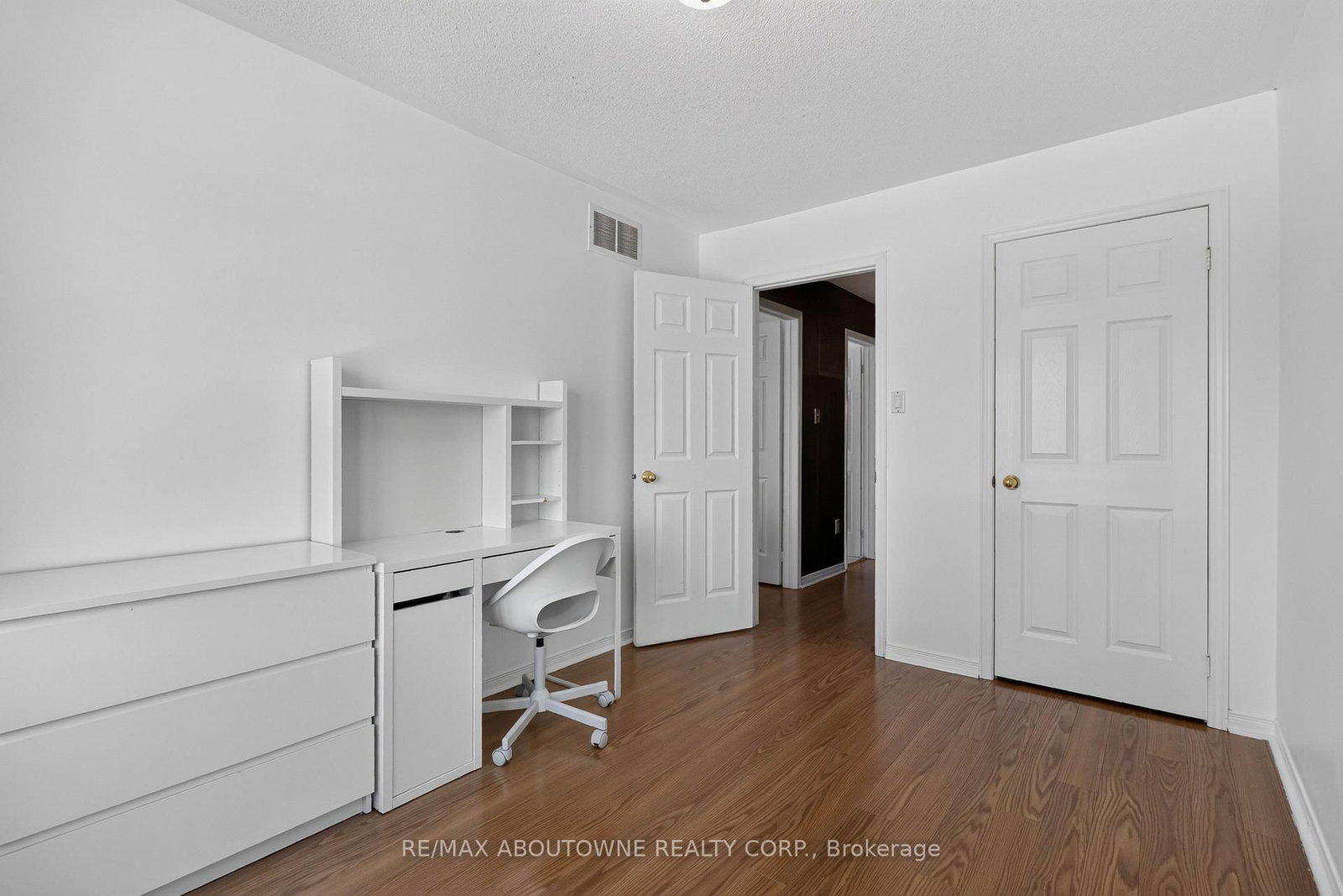 5233 Thornburn Drive • Burlington, ON photo 24