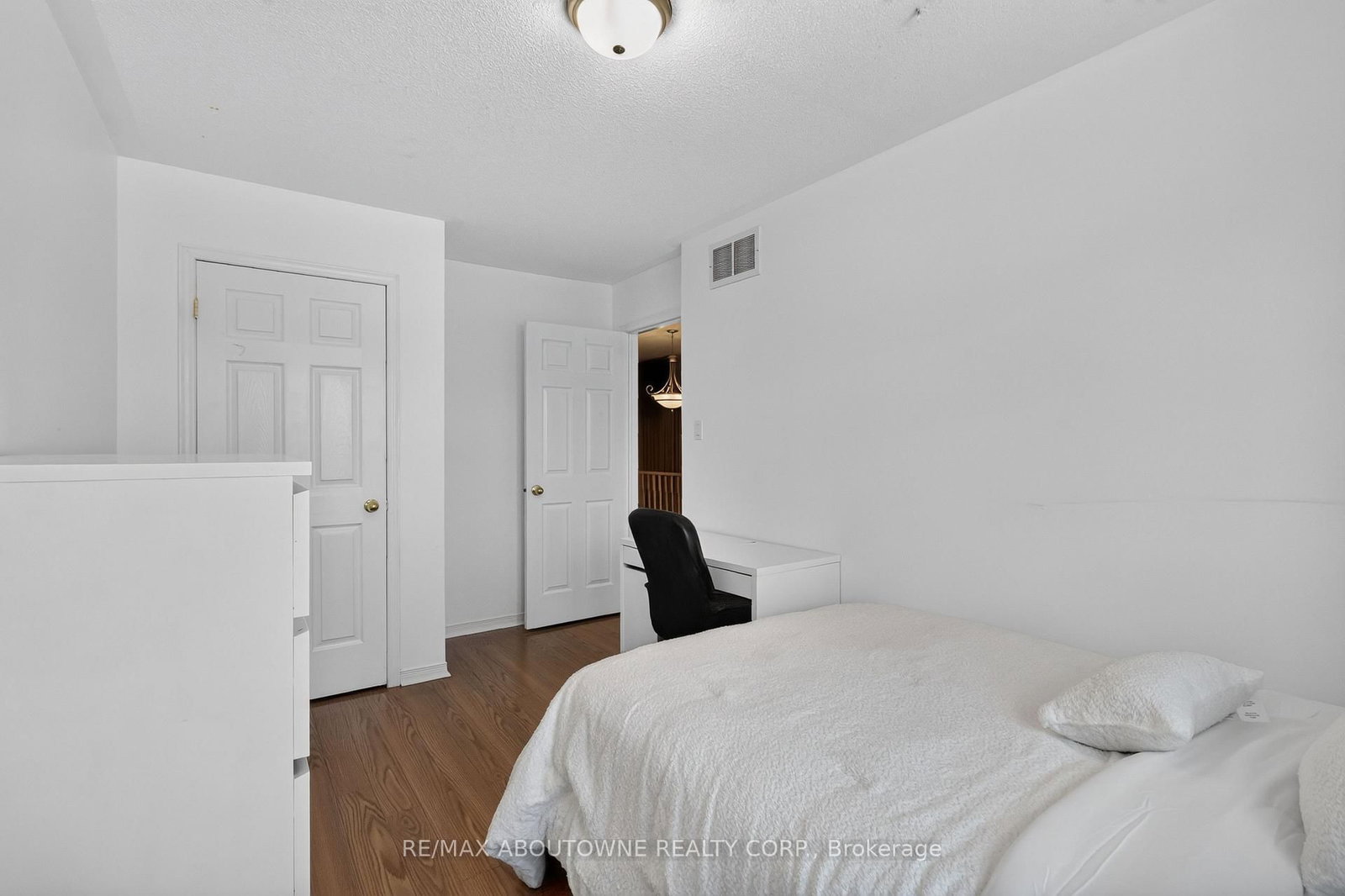 5233 Thornburn Drive • Burlington, ON photo 26