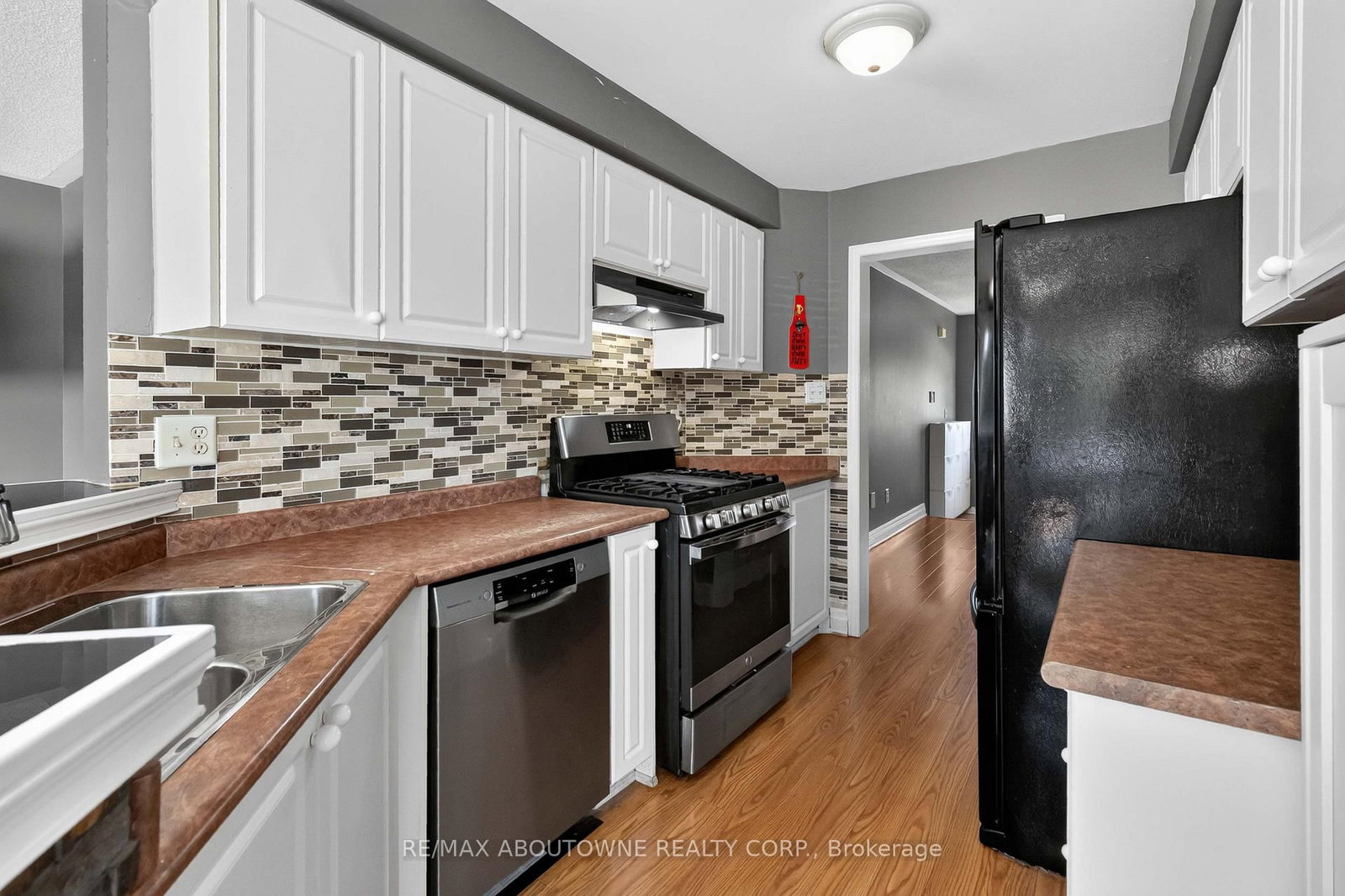 5233 Thornburn Drive • Burlington, ON photo 6