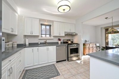 121 Falconer Mississauga,ON L5N 2K8 — Photo 10
