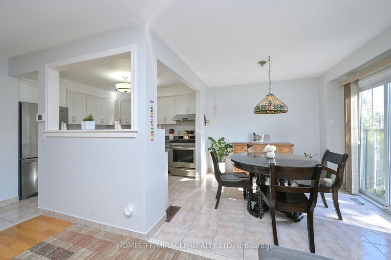 121 Falconer Mississauga,ON L5N 2K8 — Photo 11