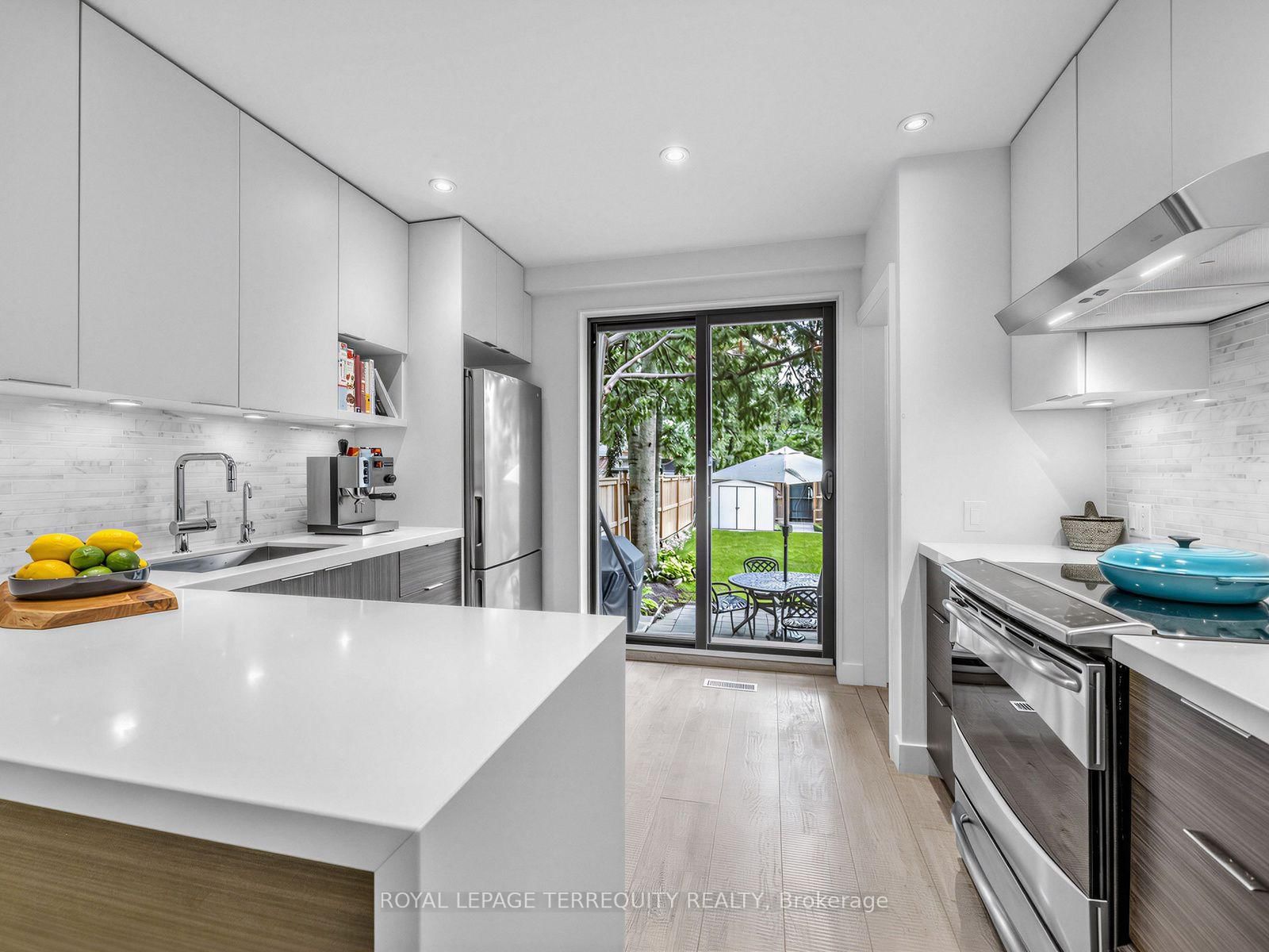 22 Montye Avenue • Toronto, ON photo 8